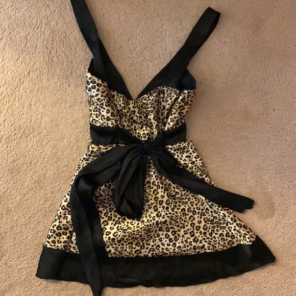 Urban behavior leopard print nightie top - Picture 2 of 5